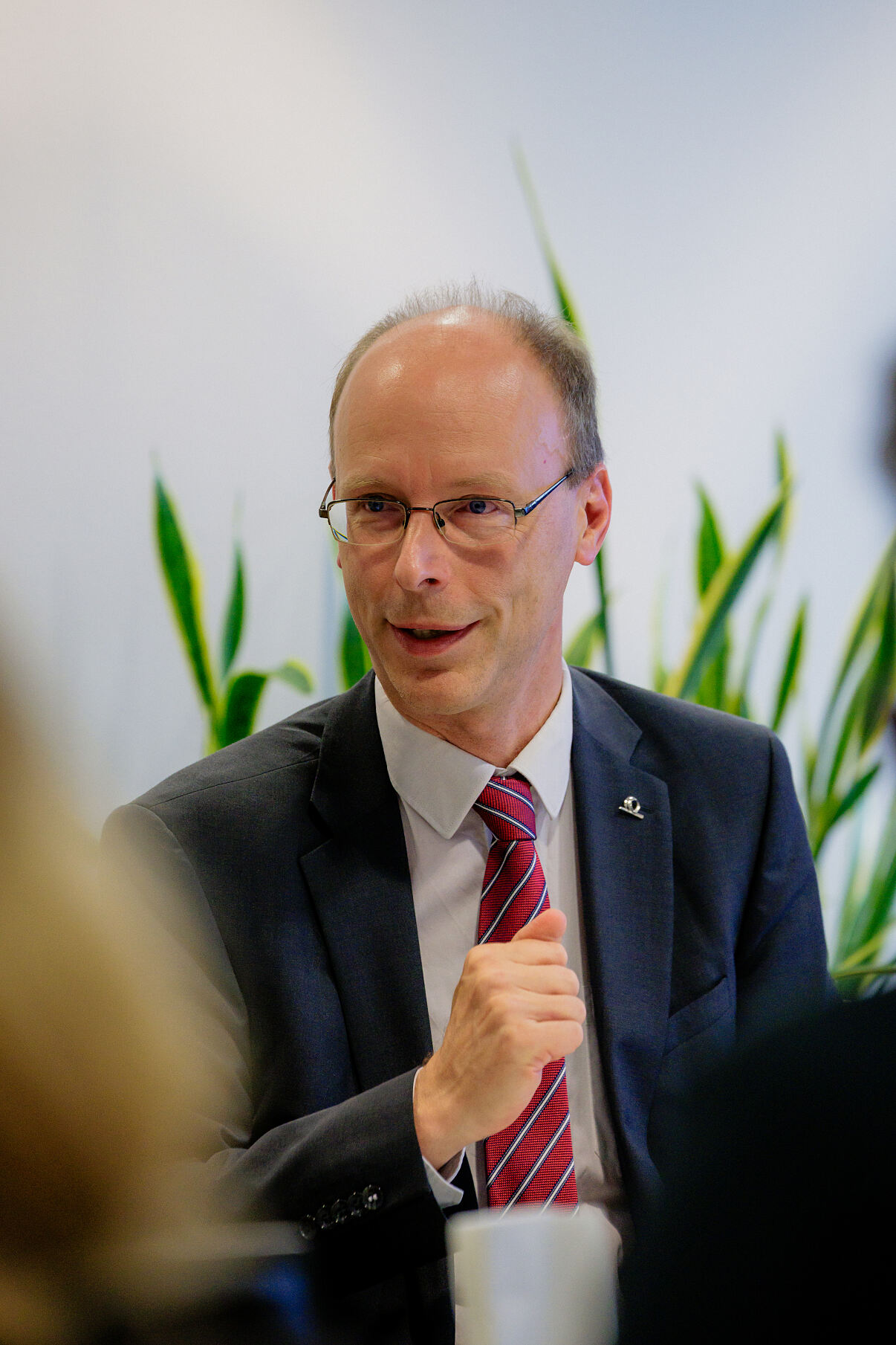 Hans Aubauer beim Pressebriefing am 8. September 2026