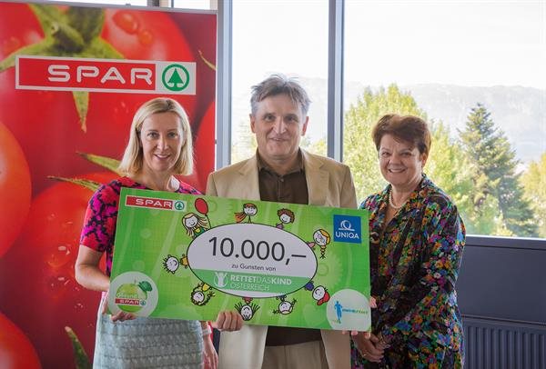 Über 50.000 Bewegungskilometer absolvierten die Teilnehmenden der Aktion „Jede Bewegung hilft!“. UNIQA und SPAR spenden dafür 10.000 Euro an RETTET DAS KIND.